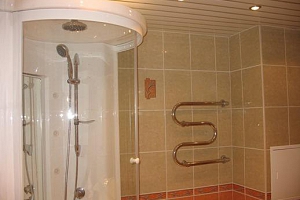 Ремонт и отделка квартир в Москве - отделка душа и туалета в ванной комнате